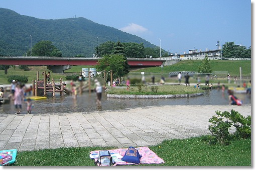 �L����Βn�E�H�[�^�[�K�[�f��